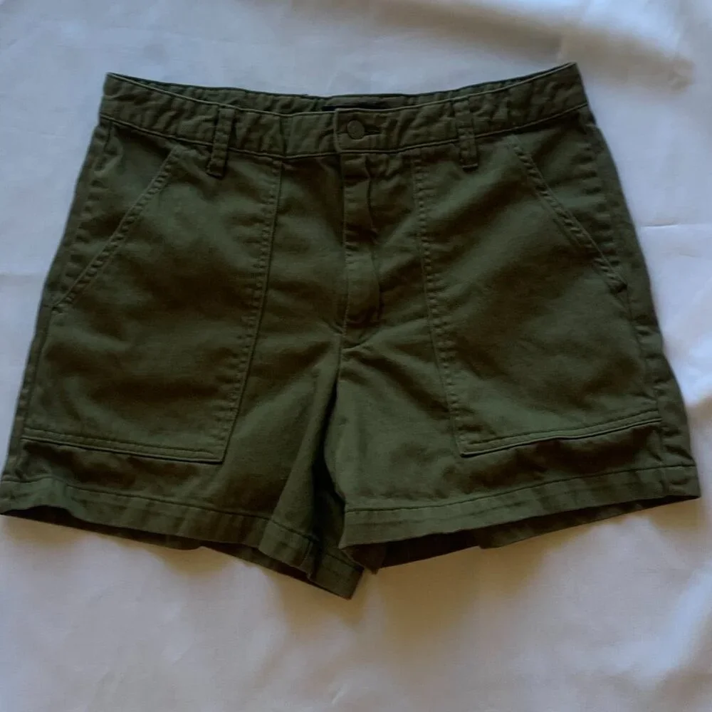 Banana Republic Women's 4 Inch Army Green Comfort Shorts Size 12 - Picture 9 of 9